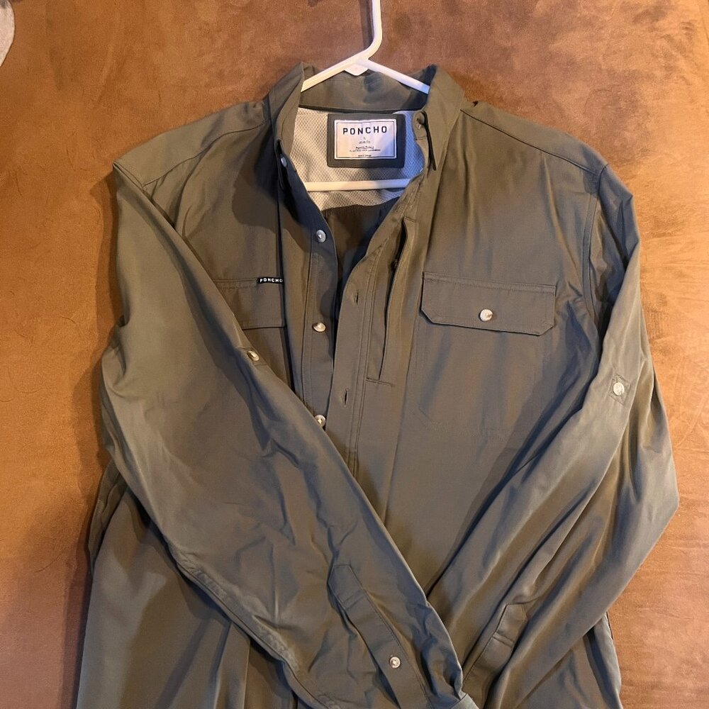 Poncho Long Sleeve Green/Gray Button Up